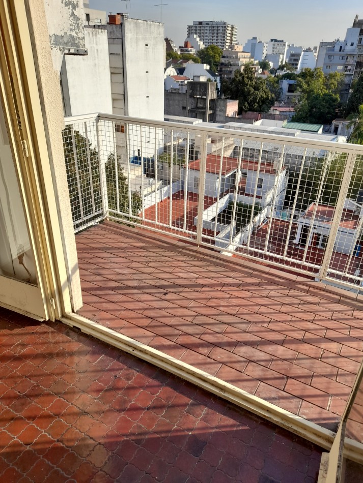 MONOAMBIENTE CON BALCON AL FRENTE MUY LUMINOSO