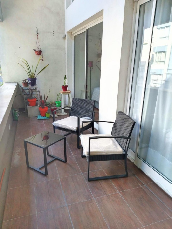EXCELENTE DEPARTAMENTO AL FRENTE CON BALCON ATERRAZADO