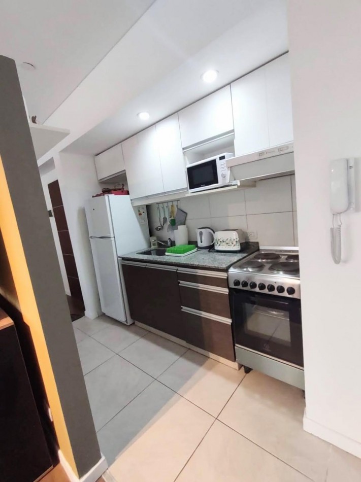 EXCELENTE DEPARTAMENTO AL FRENTE CON BALCON ATERRAZADO