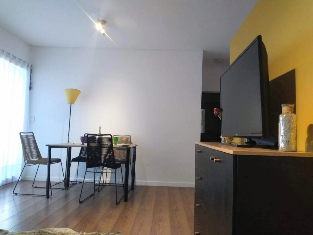 EXCELENTE DEPARTAMENTO AL FRENTE CON BALCON ATERRAZADO